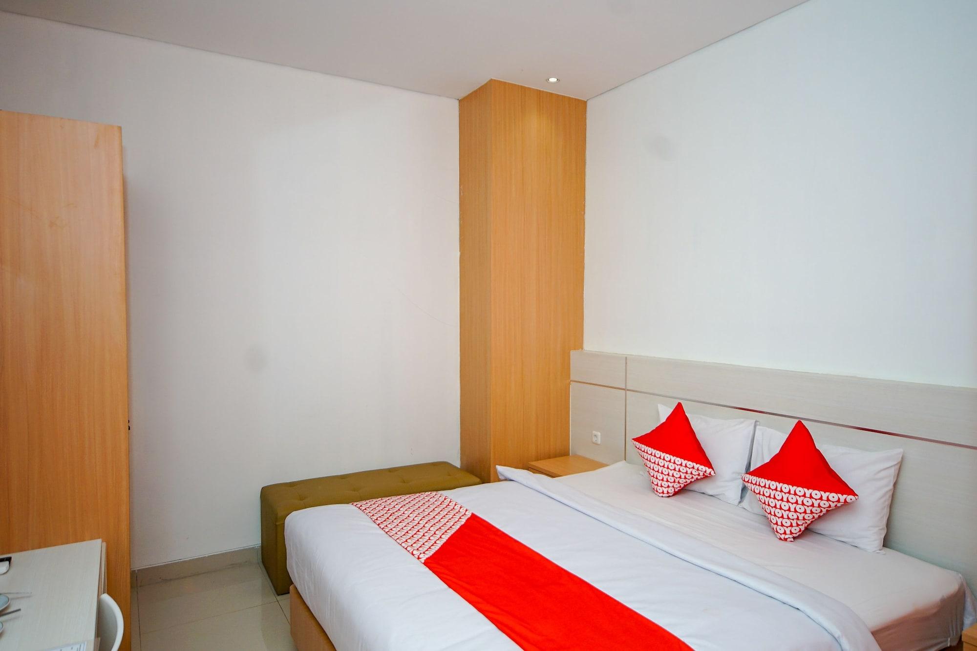 Oyo 344 Kr Hotel Palembang Exterior foto