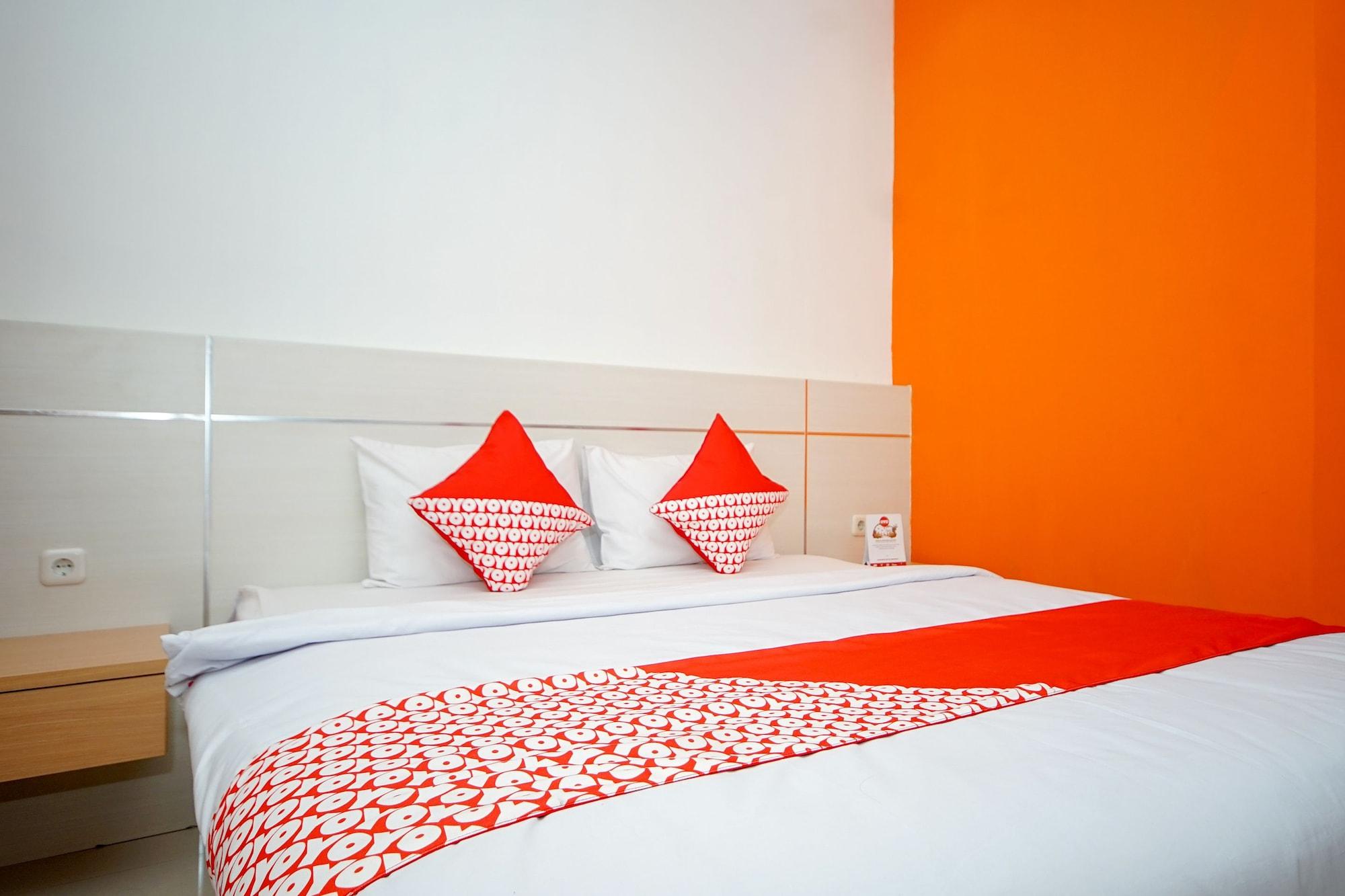 Oyo 344 Kr Hotel Palembang Exterior foto
