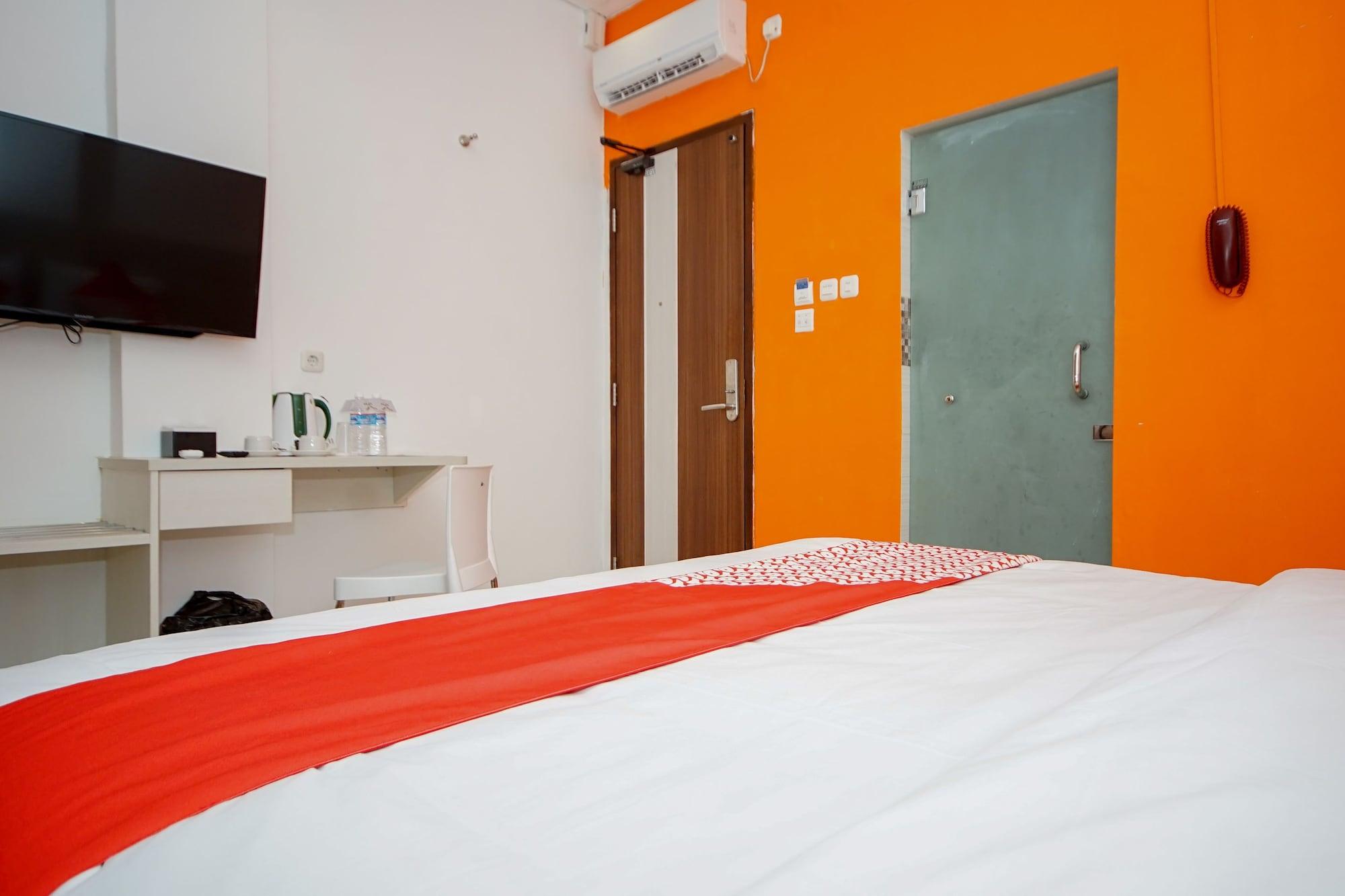 Oyo 344 Kr Hotel Palembang Exterior foto