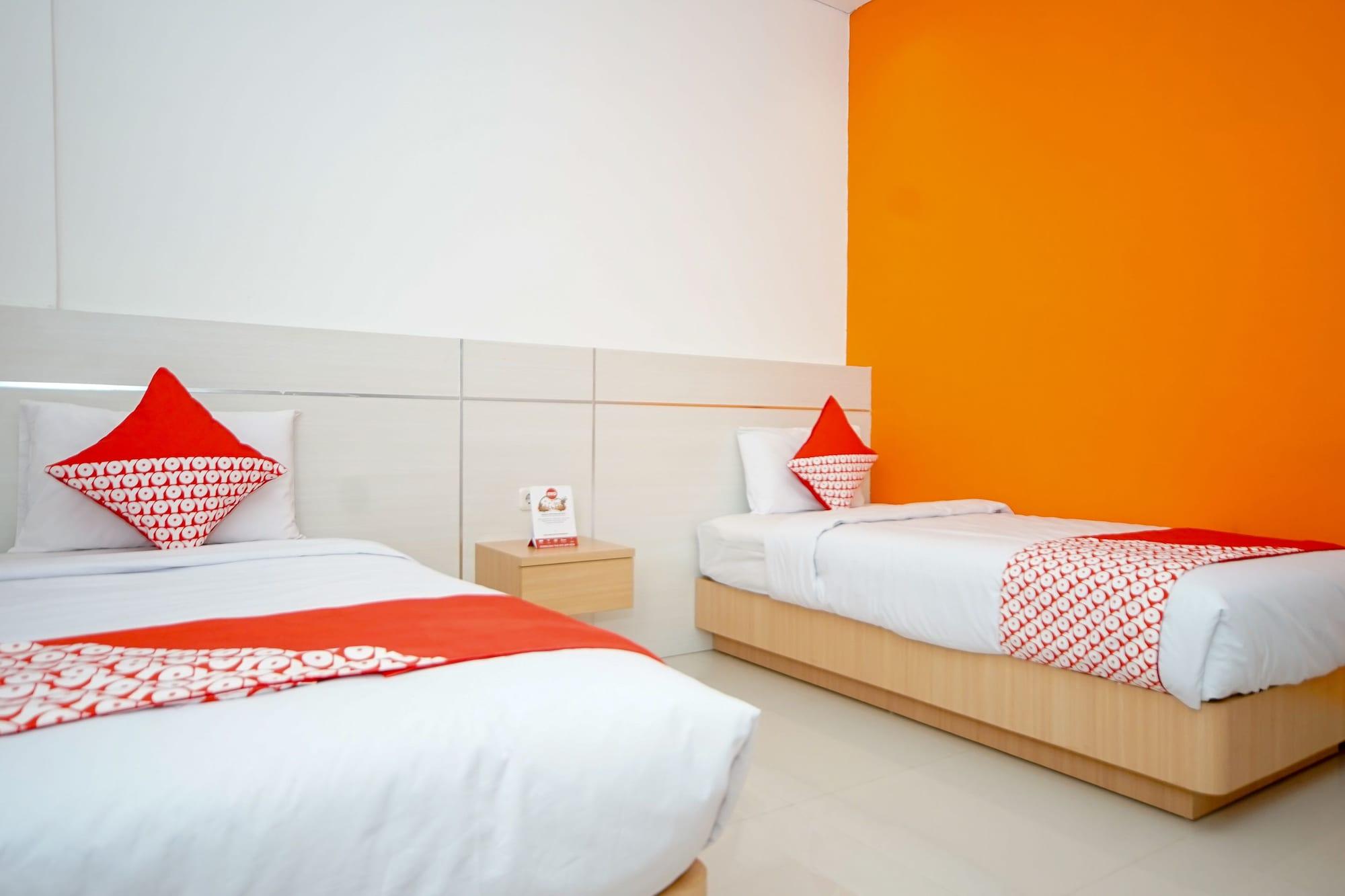 Oyo 344 Kr Hotel Palembang Exterior foto