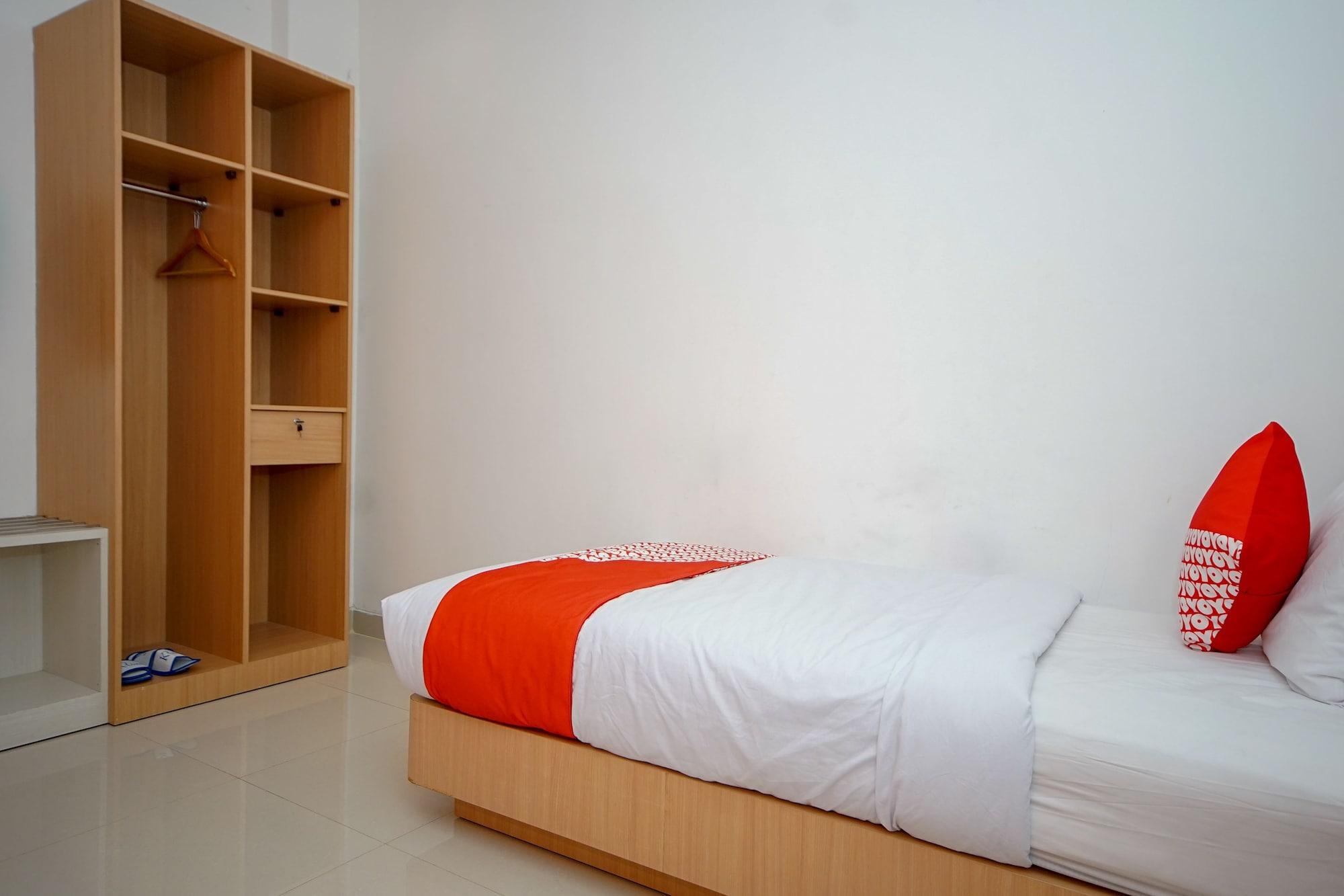 Oyo 344 Kr Hotel Palembang Exterior foto