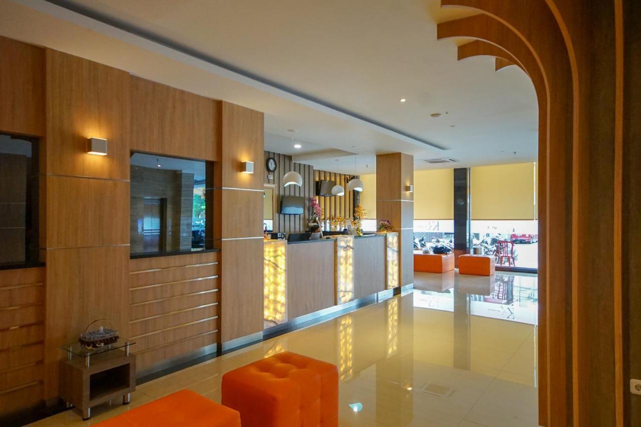 Oyo 344 Kr Hotel Palembang Exterior foto