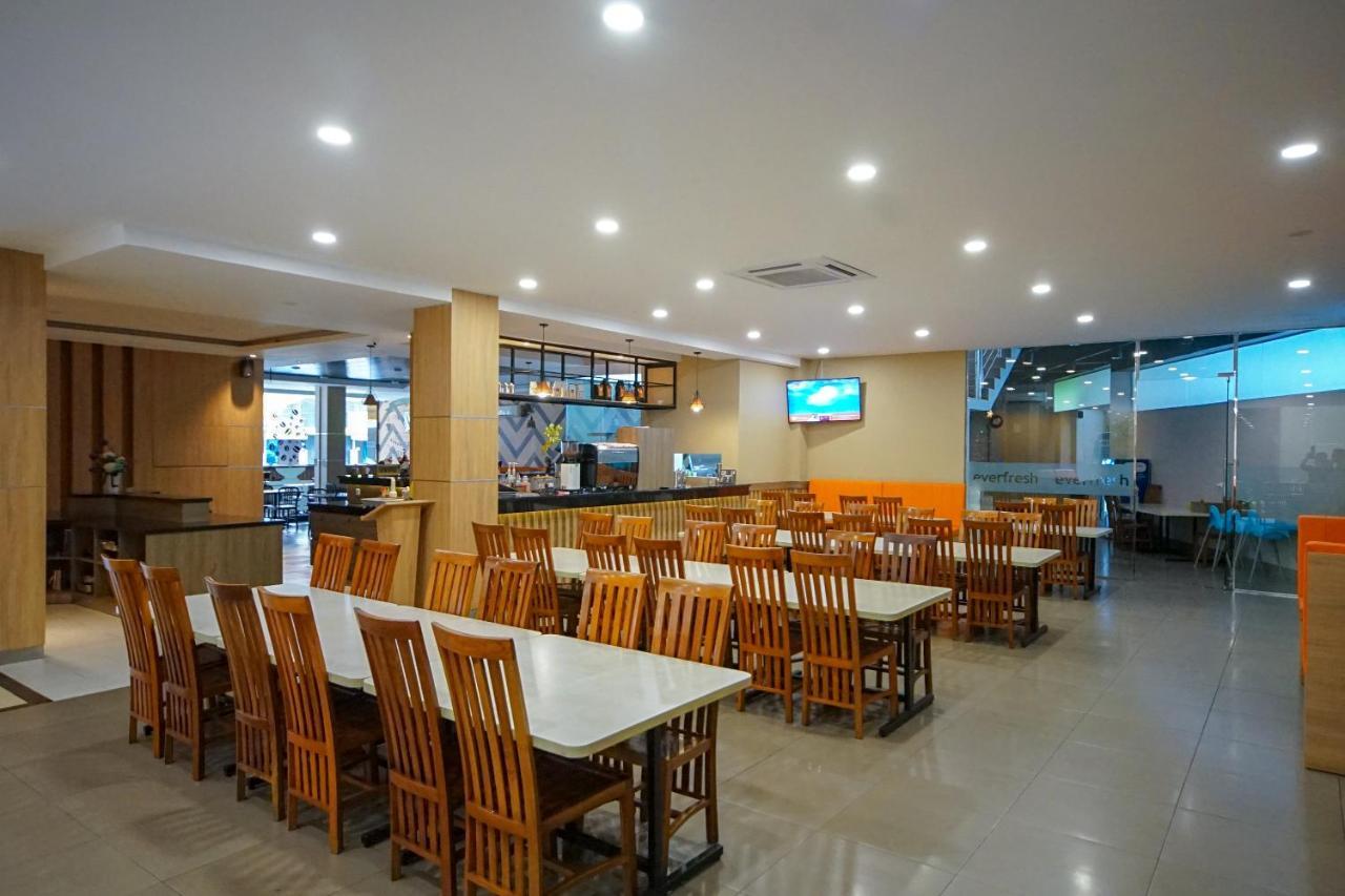 Oyo 344 Kr Hotel Palembang Exterior foto