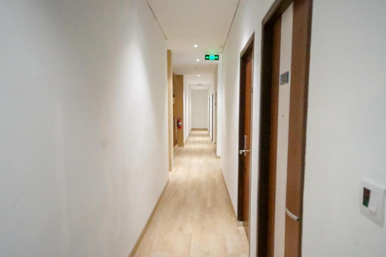Oyo 344 Kr Hotel Palembang Exterior foto