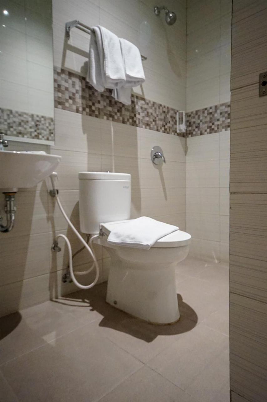 Oyo 344 Kr Hotel Palembang Exterior foto