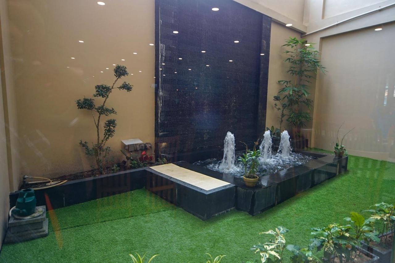 Oyo 344 Kr Hotel Palembang Exterior foto