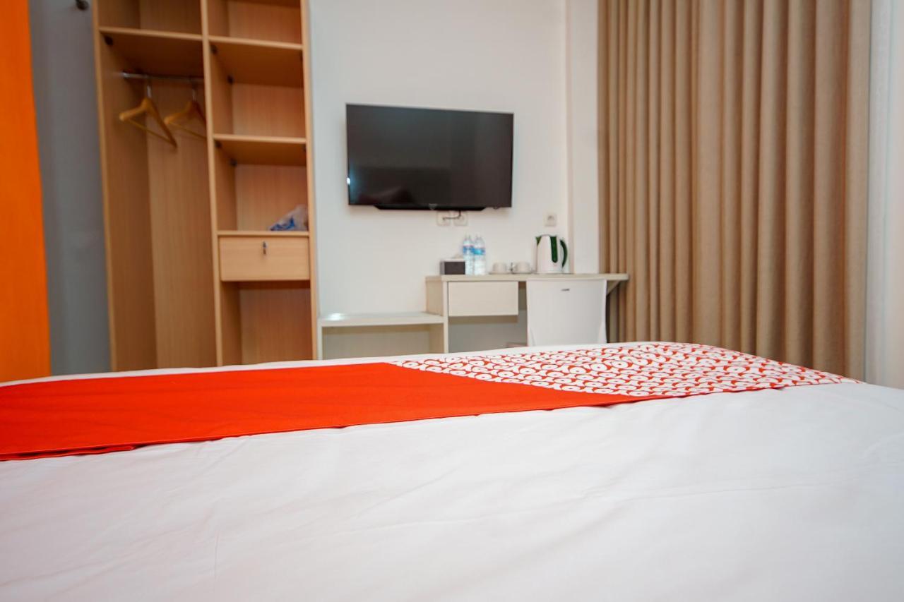 Oyo 344 Kr Hotel Palembang Exterior foto