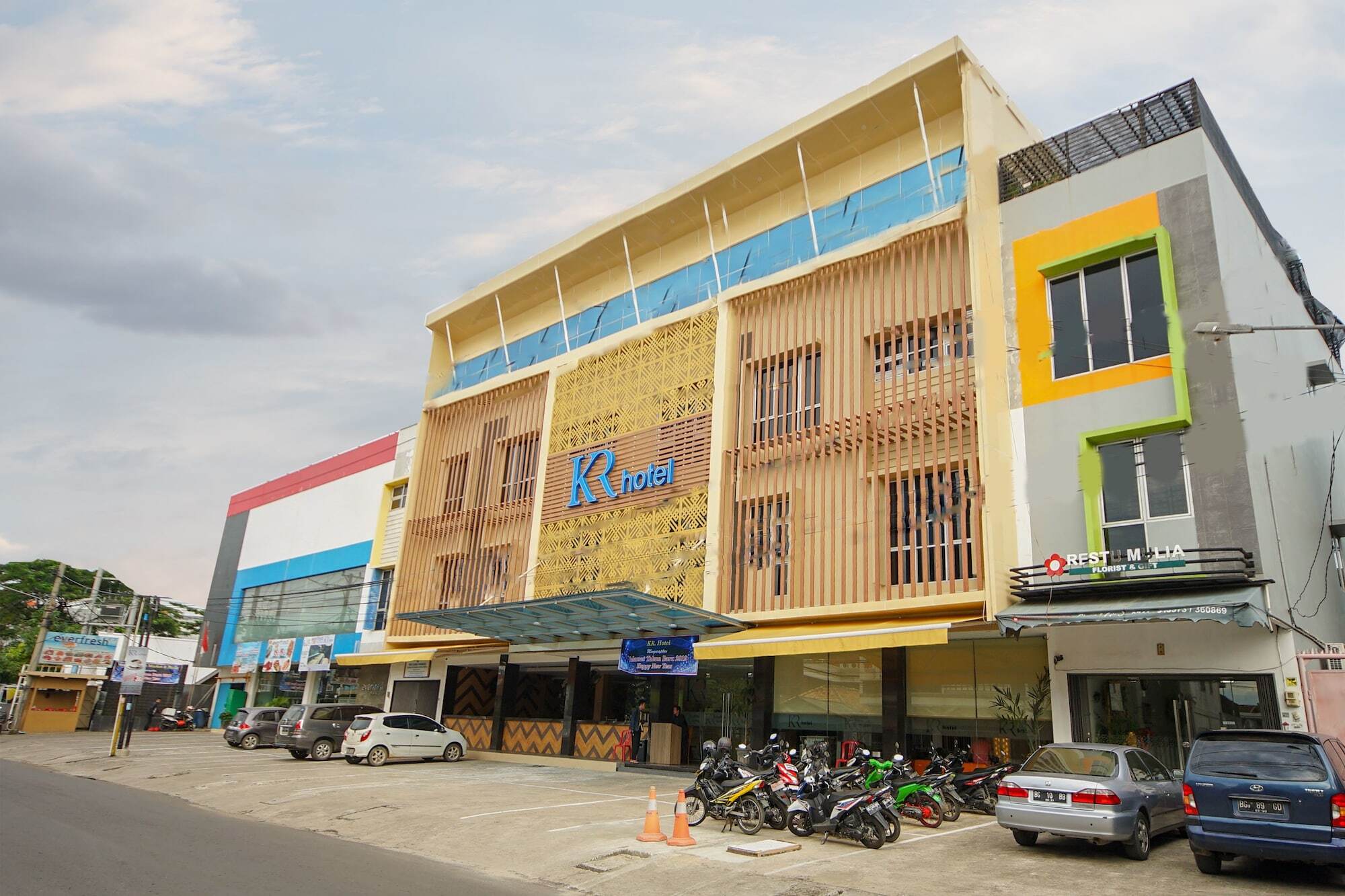 Oyo 344 Kr Hotel Palembang Exterior foto
