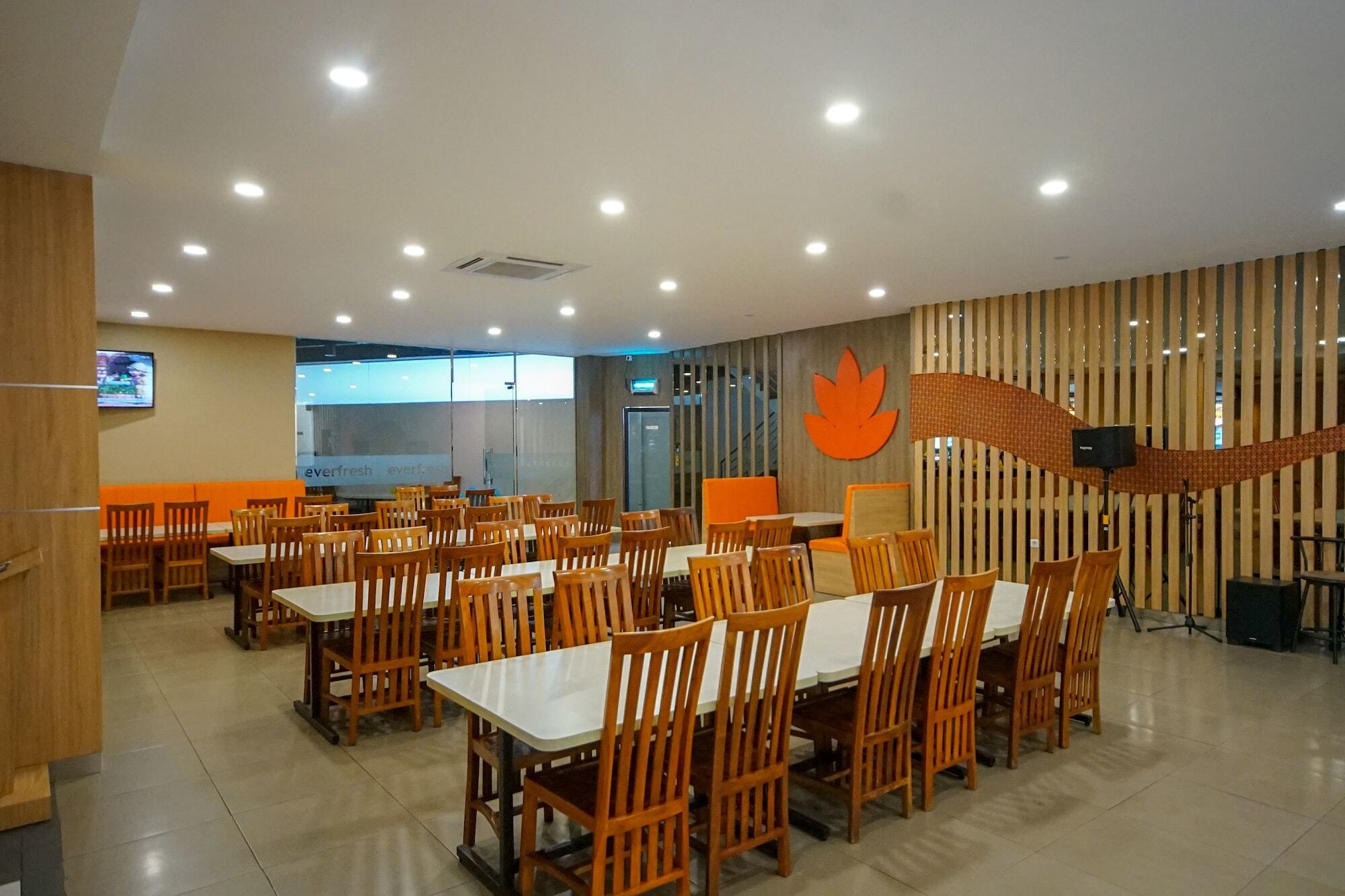 Oyo 344 Kr Hotel Palembang Exterior foto